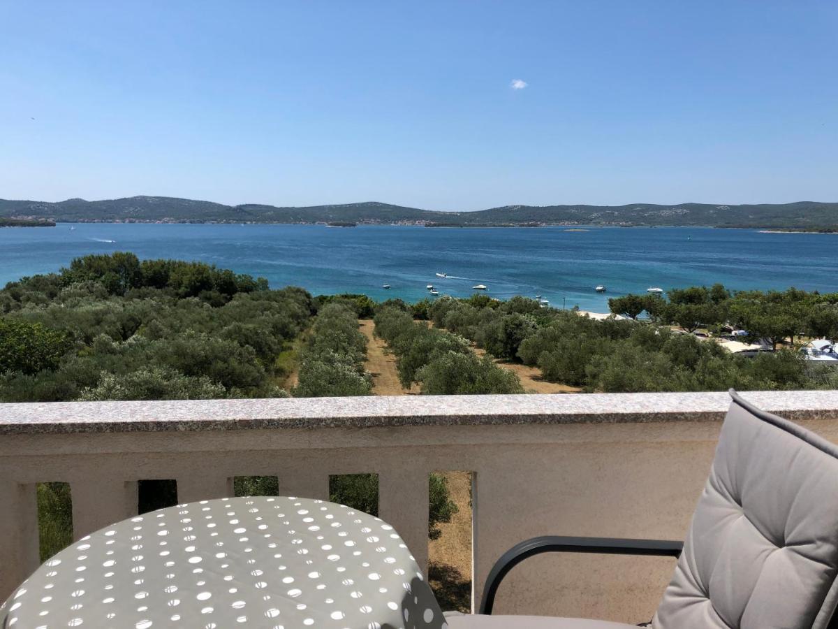 Apartments Delfini Sveti Filip i Jakov Luaran gambar